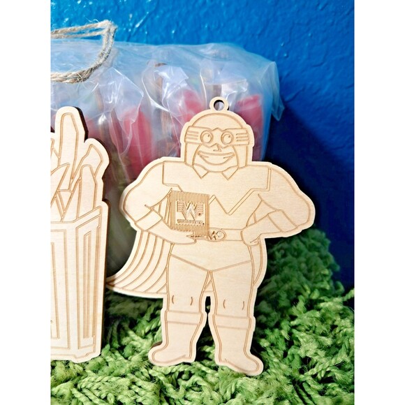 New Whataburger Wood Christmas Ornament Party Child's Kid Color Craft Kit Set/10 - Picture 5 of 7